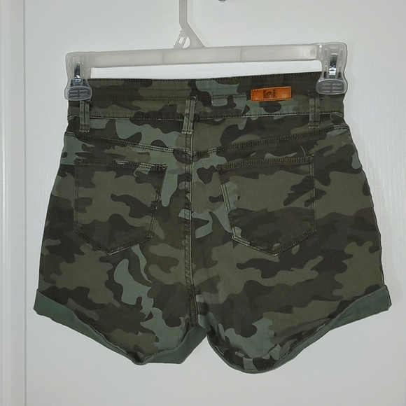 Juniors Lei Tatum high rise shorts size 3 - Picture 2 of 3